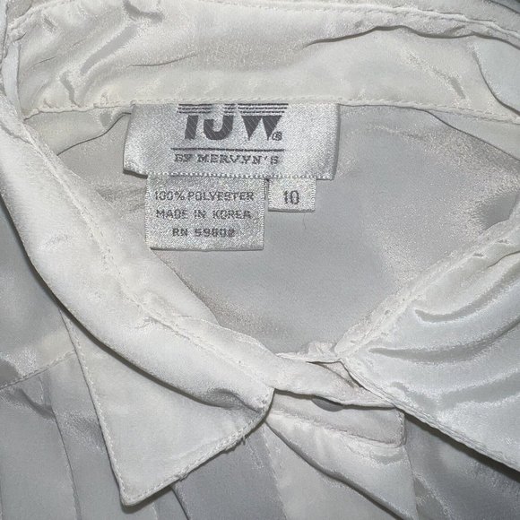 TJW by Mervyn’s 10 Woman’s VintageElegant Pleated‎ White Front Button Blouse - Picture 4 of 5